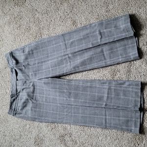 White House Black Market cropped flair pants. Size 8.